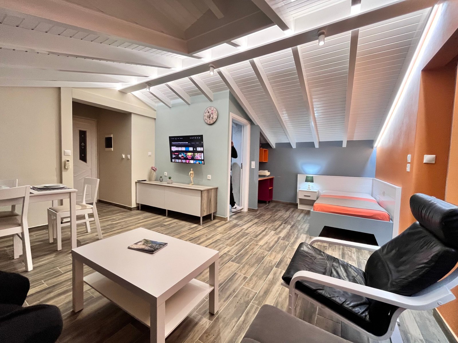 Σοφίτα Λευκή, σαλόνι, Polytechnics