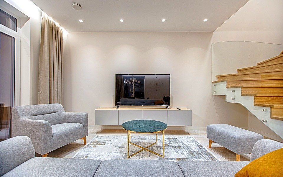 pexels-vecislavas-popa-1669799